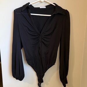 vestique v-neck Black bodysuit with Collar